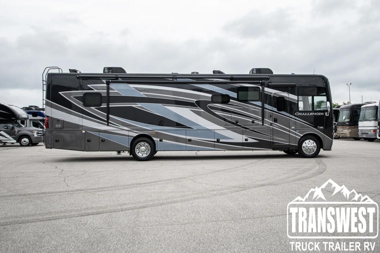 2022 Thor Challenger 37FH | Photo 3 of 25