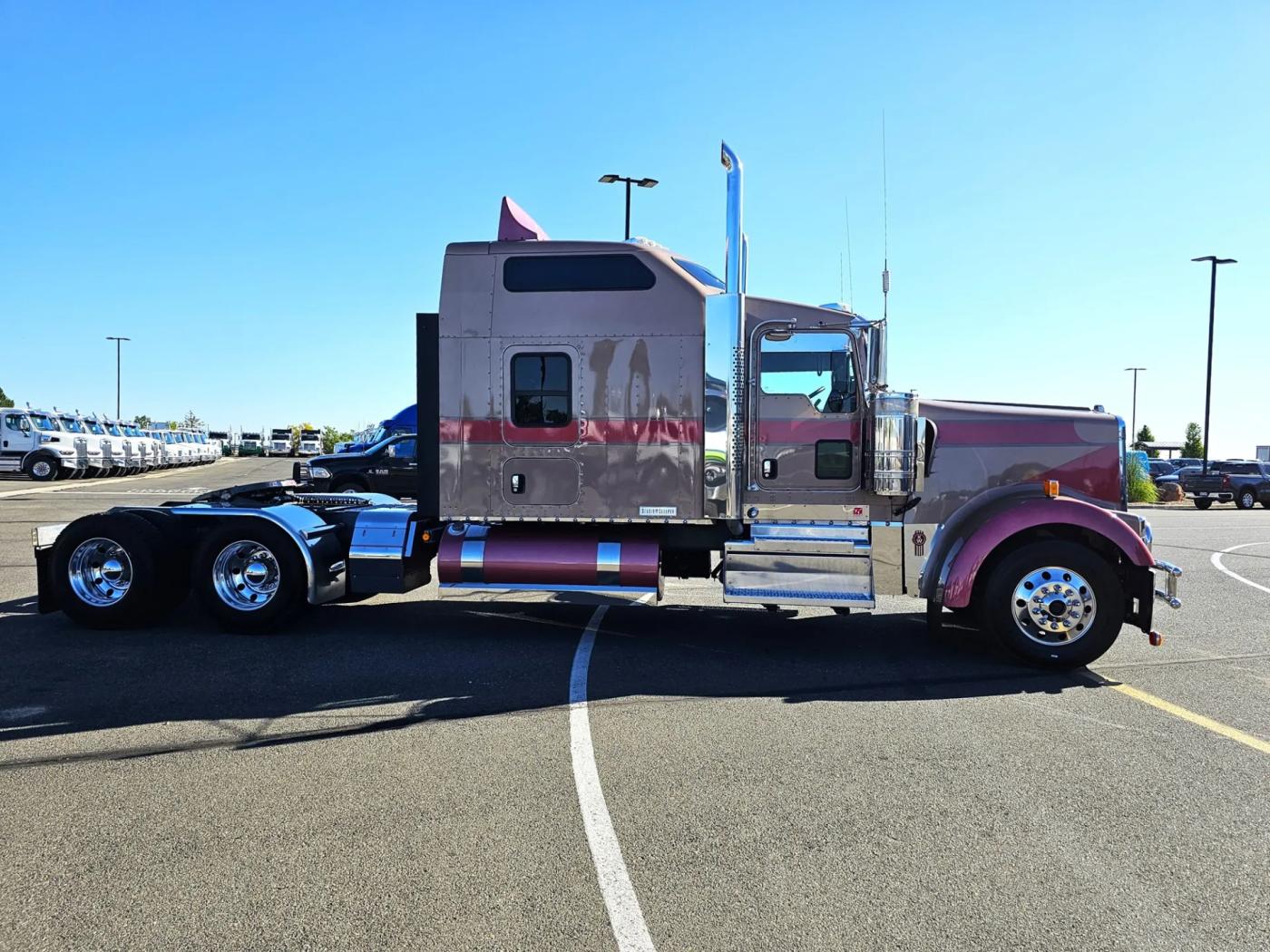 2022 Kenworth W900 | Photo 4 of 31