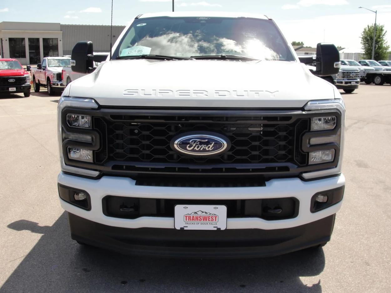 2024 Ford F-350 | Photo 8 of 18