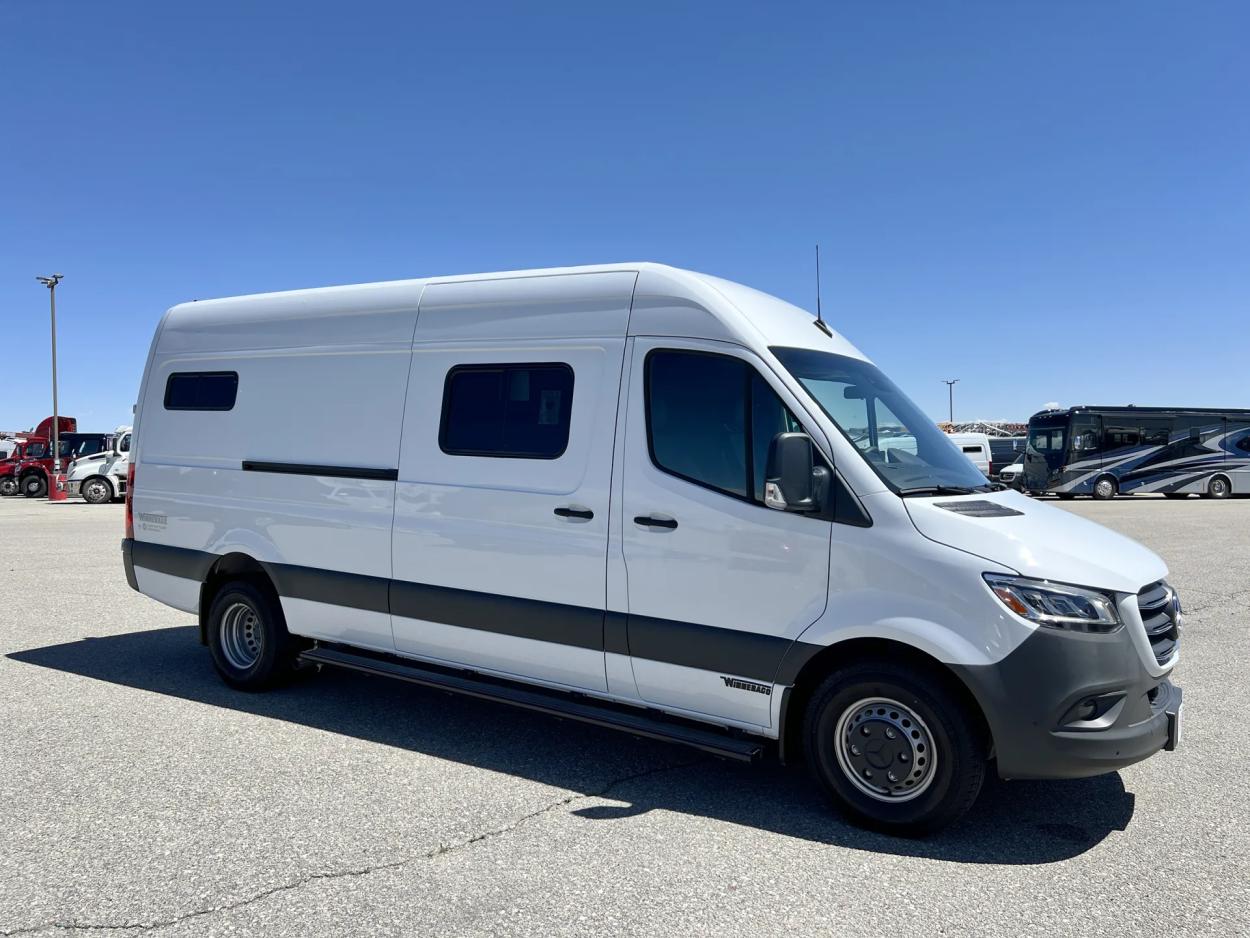 2023 Winnebago Adventure Wagon 70 SE 