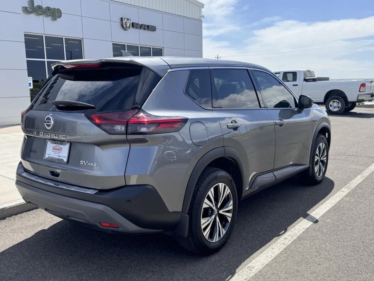 2021 Nissan Rogue SV | Photo 7 of 16