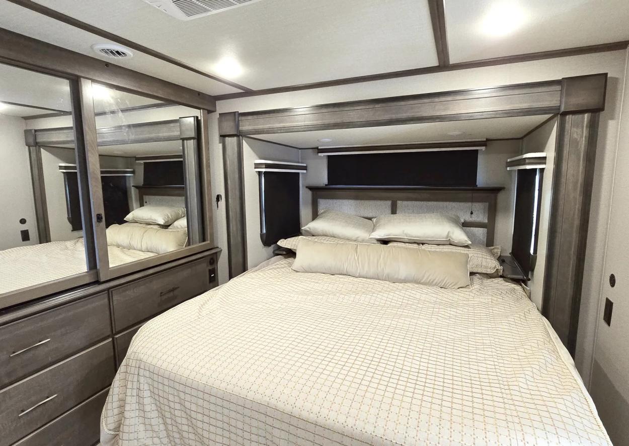 2021 Grand Design Solitude 346FLS | Photo 8 of 10