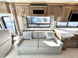 2024 Newmar Ventana 4037 | Thumbnail Photo 8 of 31