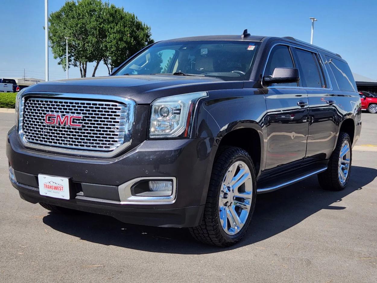 2016 GMC Yukon XL Denali | Photo 3 of 32