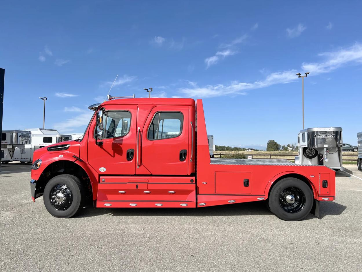 2024 Freightliner M2 106 Summit Hauler | Photo 3 of 25