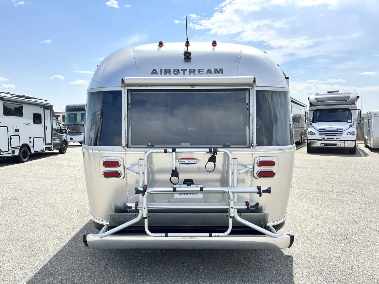 2019 Airstream International 27FB | Photo 16 of 19