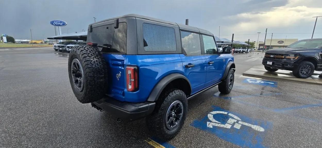 2022 Ford Bronco | Photo 5 of 29