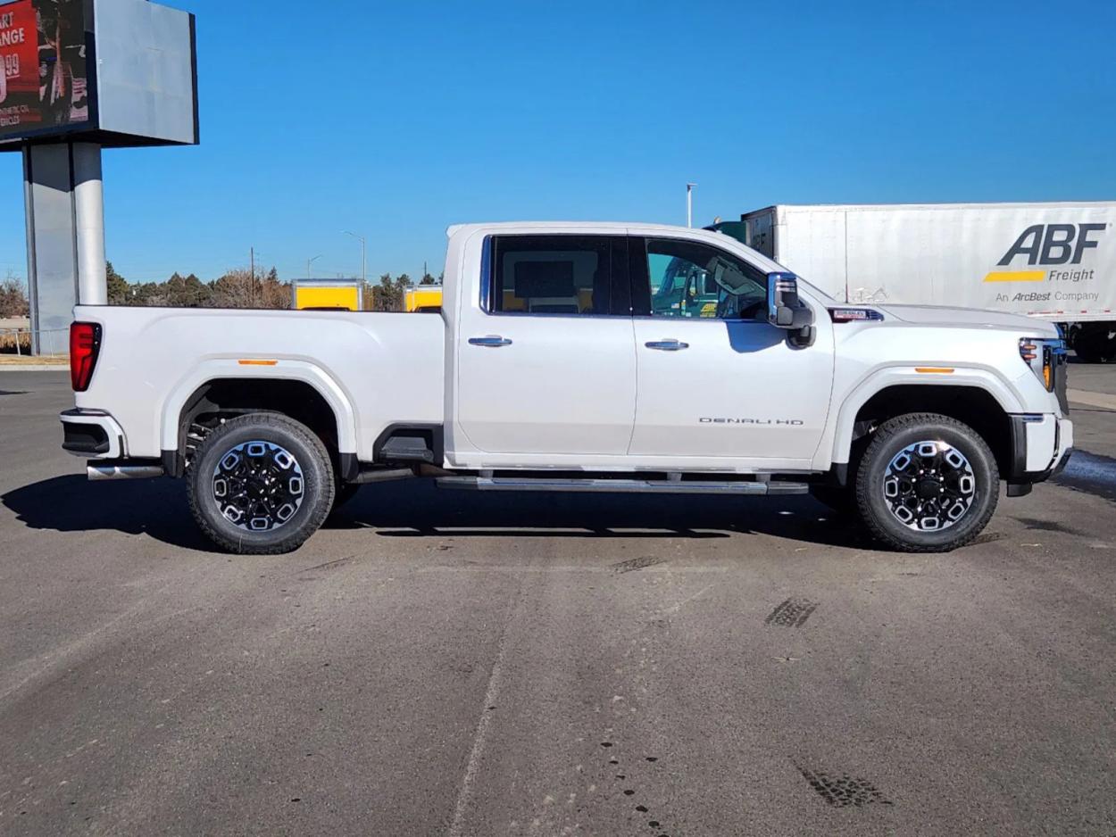 2024 GMC Sierra 2500HD Denali | Photo 1 of 29