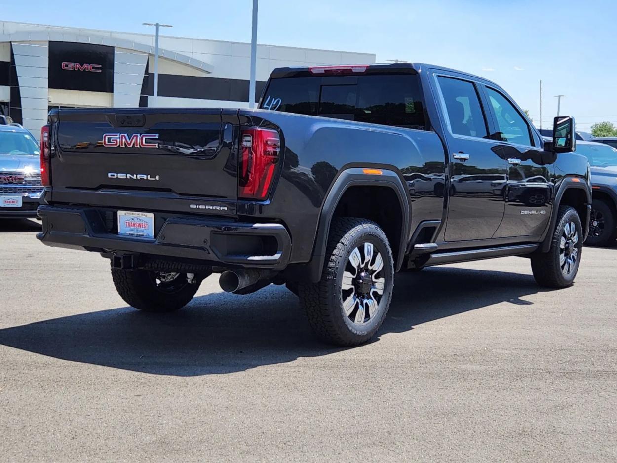 2024 GMC Sierra 2500HD Denali | Photo 2 of 26