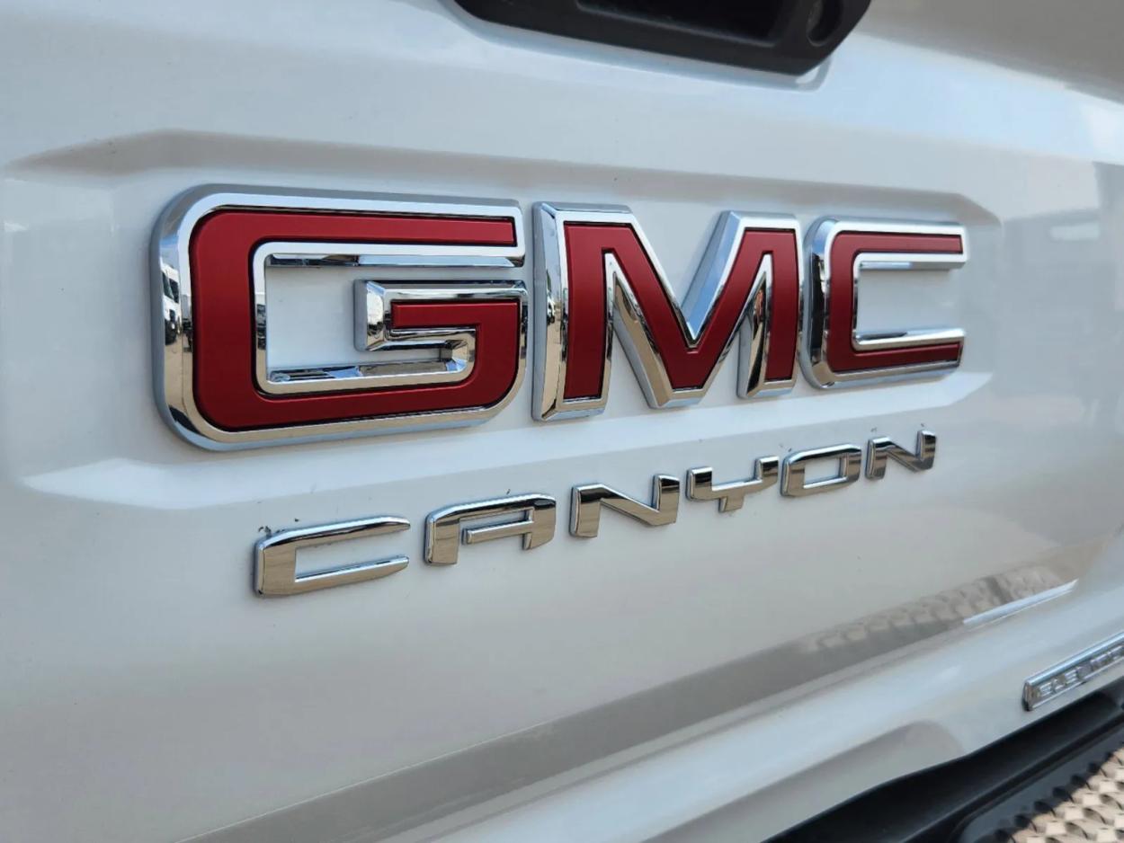 2024 GMC Canyon 4WD Elevation | Photo 12 of 25