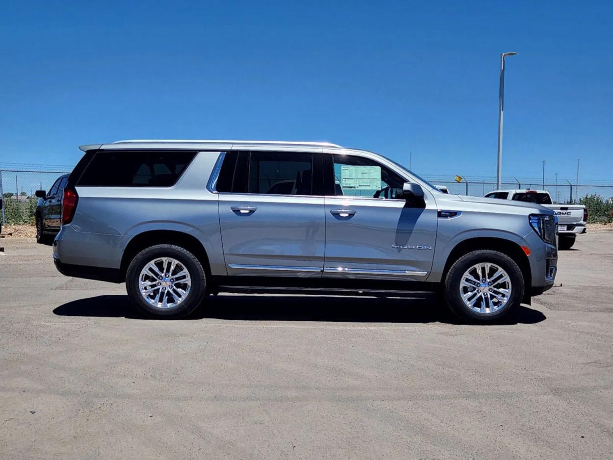 2024 GMC Yukon XL SLT | Photo 1 of 28