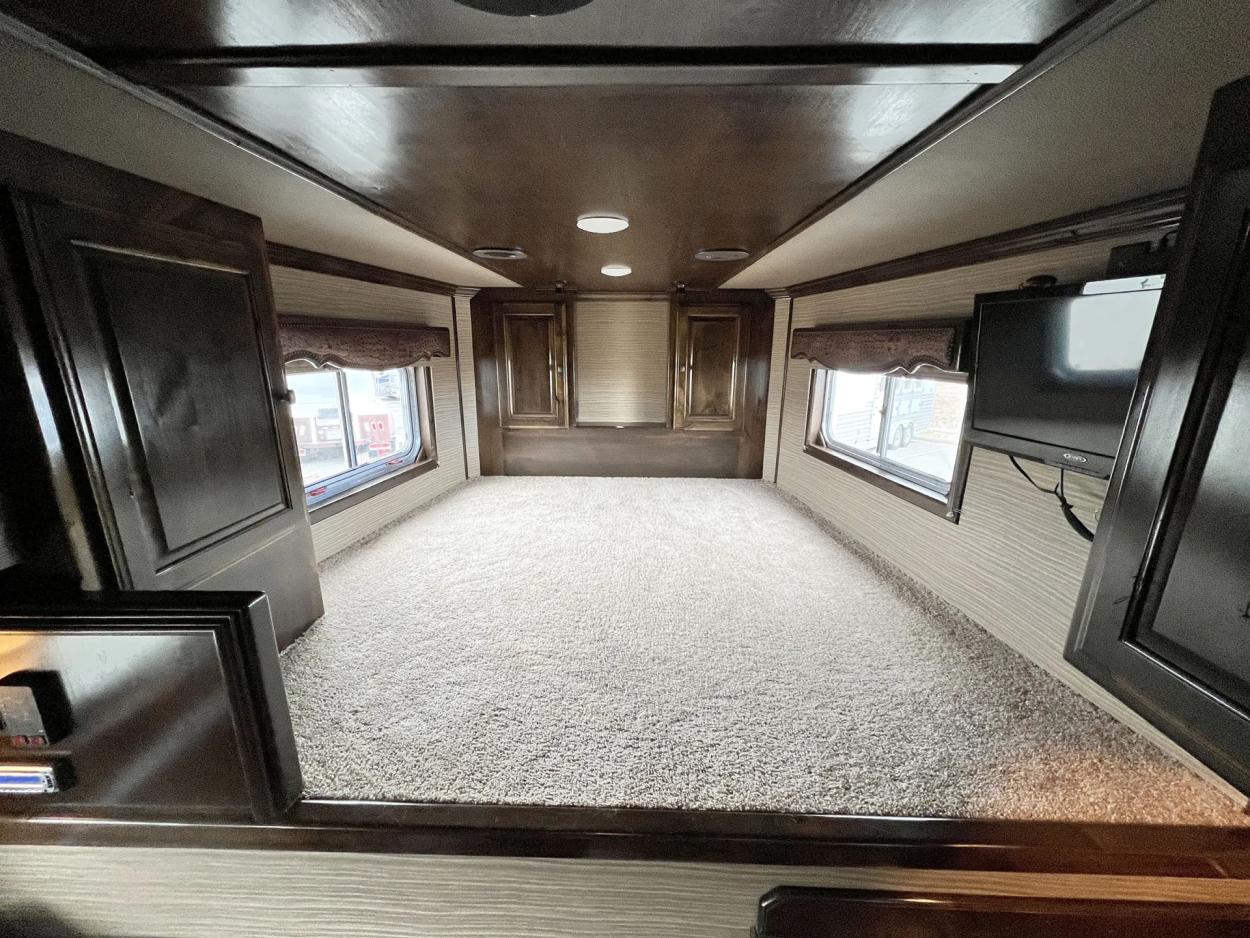 2015 Platinum Coach 4HGNLQ | Photo 6 of 25