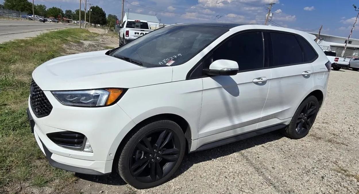 2020 Ford Edge | Photo 3 of 3