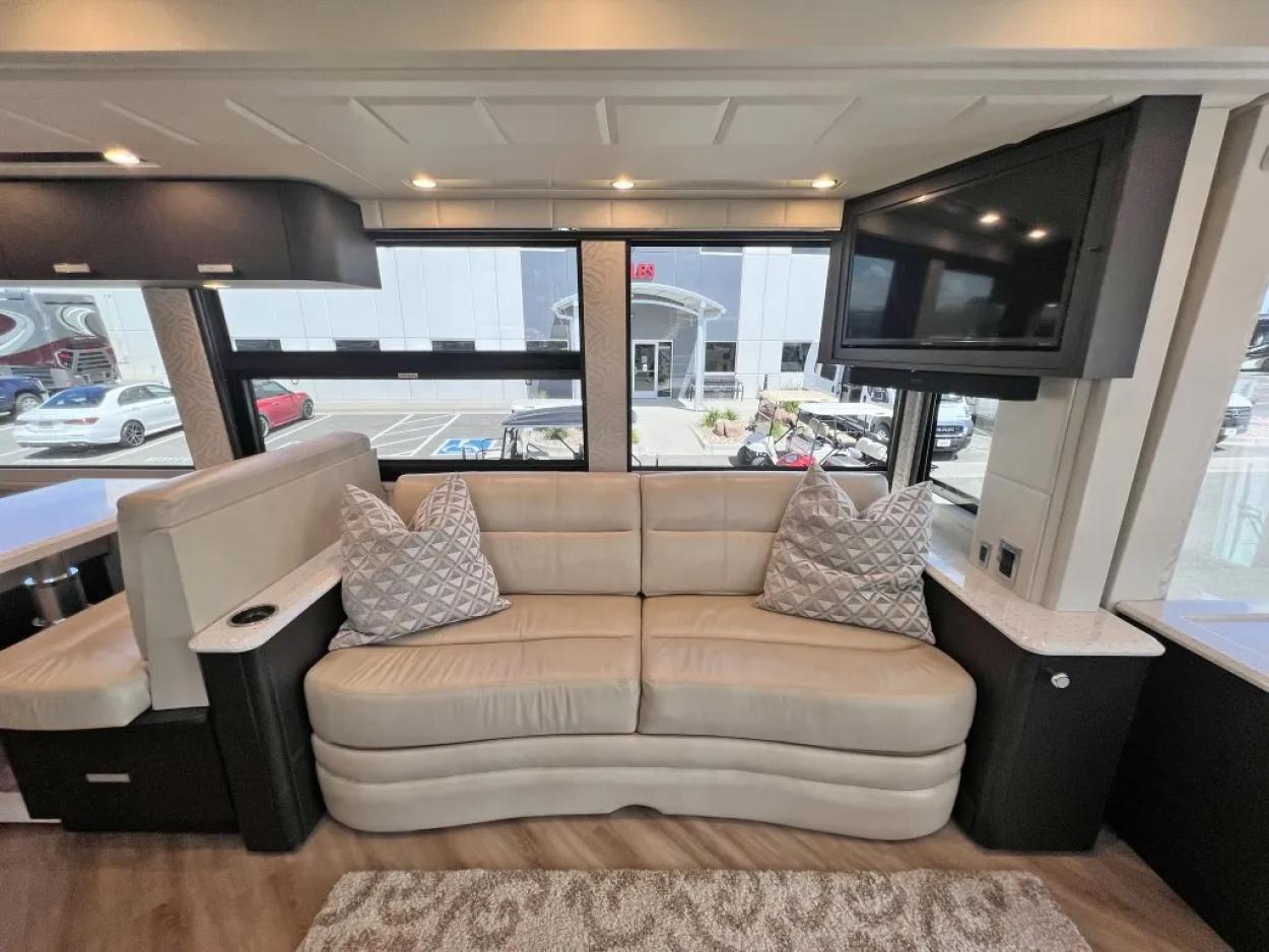 2020 Emerald Prevost H3-45 | Photo 14 of 40