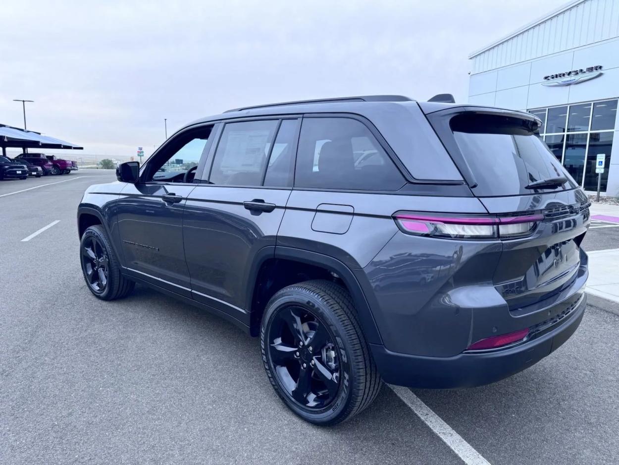 2024 Jeep Grand Cherokee Altitude X | Photo 6 of 17