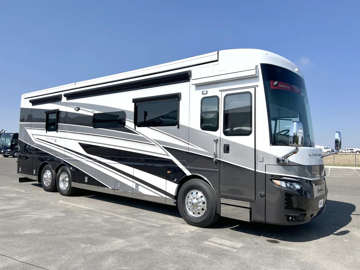 2025 Newmar Mountain Aire 3823