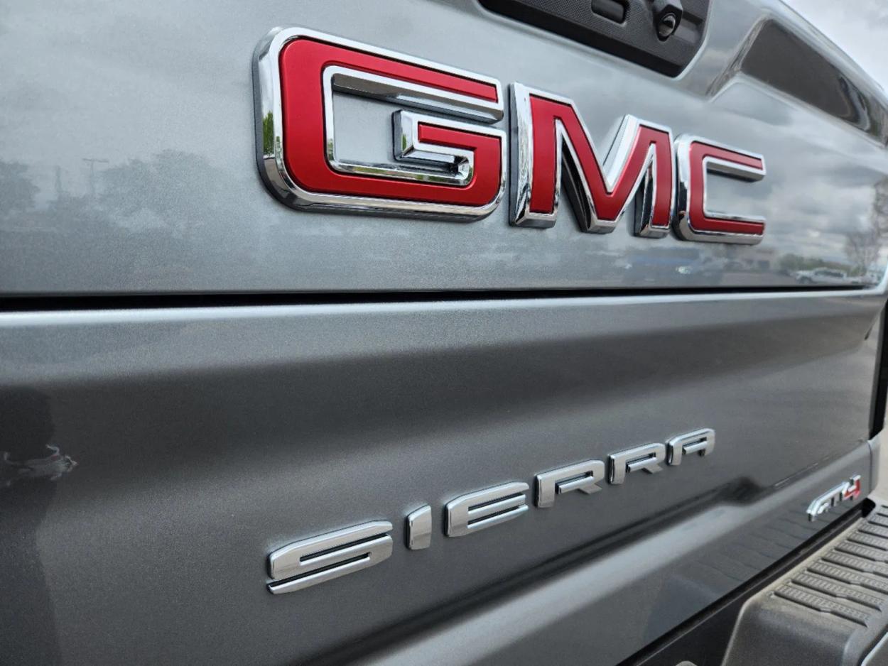 2024 GMC Sierra 2500HD AT4 | Photo 13 of 27