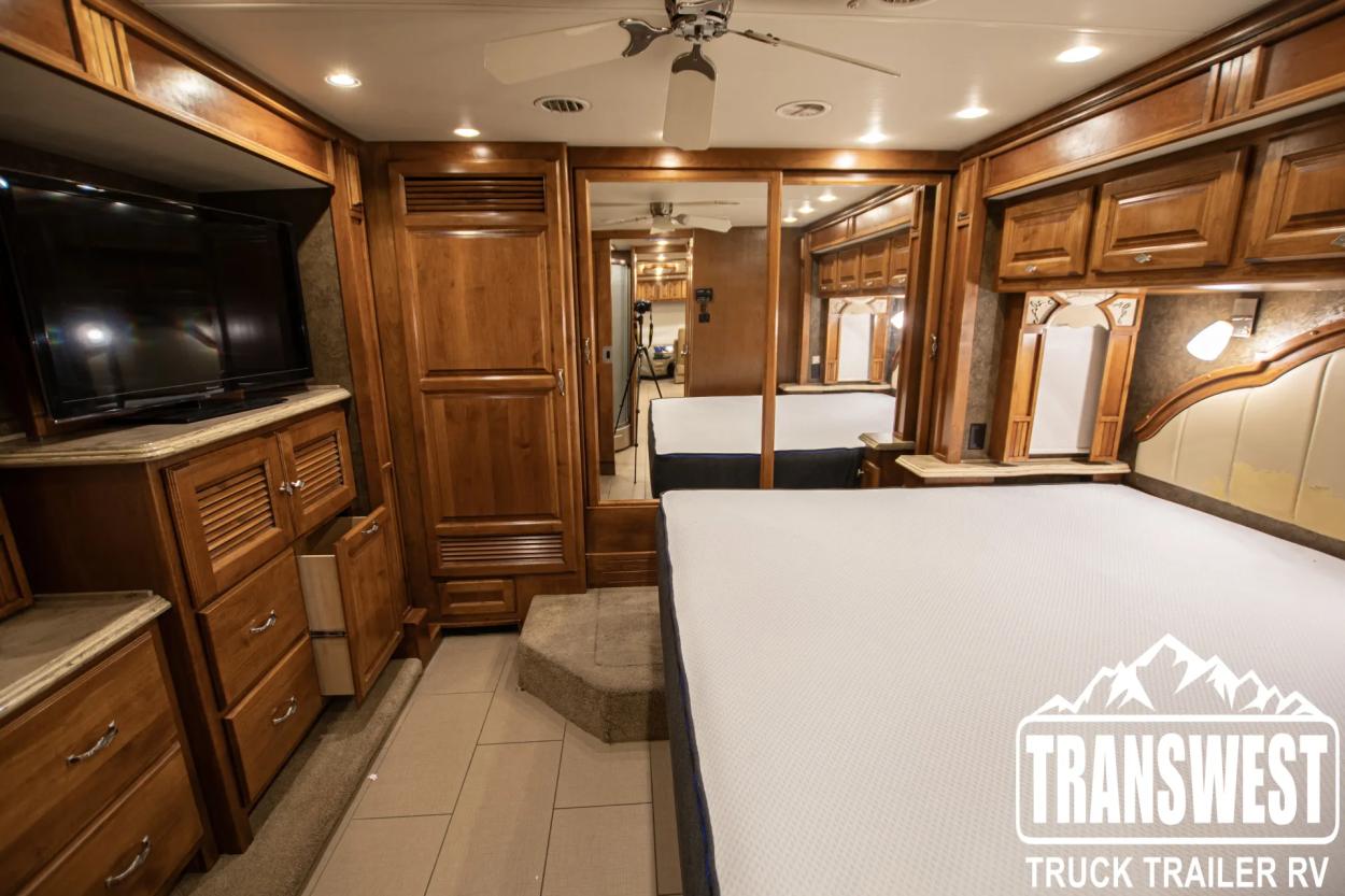 2014 Tiffin Phaeton 40 QTH | Photo 19 of 21