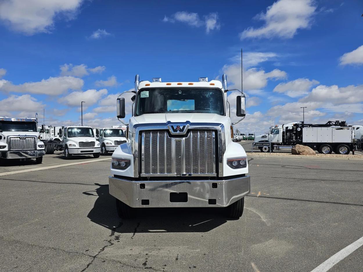 2024 Western Star 49X | Photo 2 of 17