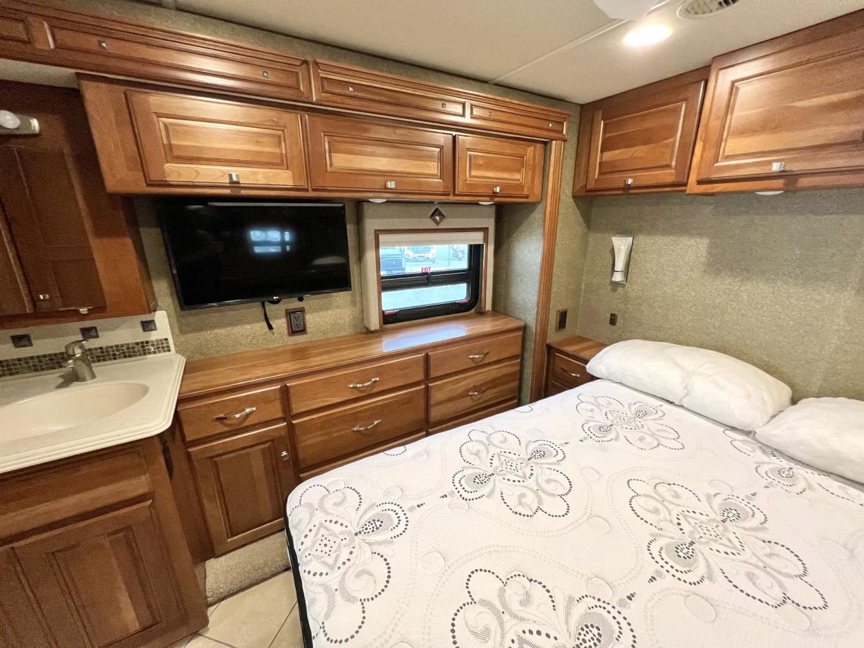 2014 Itasca Meridian 36M | Photo 17 of 30