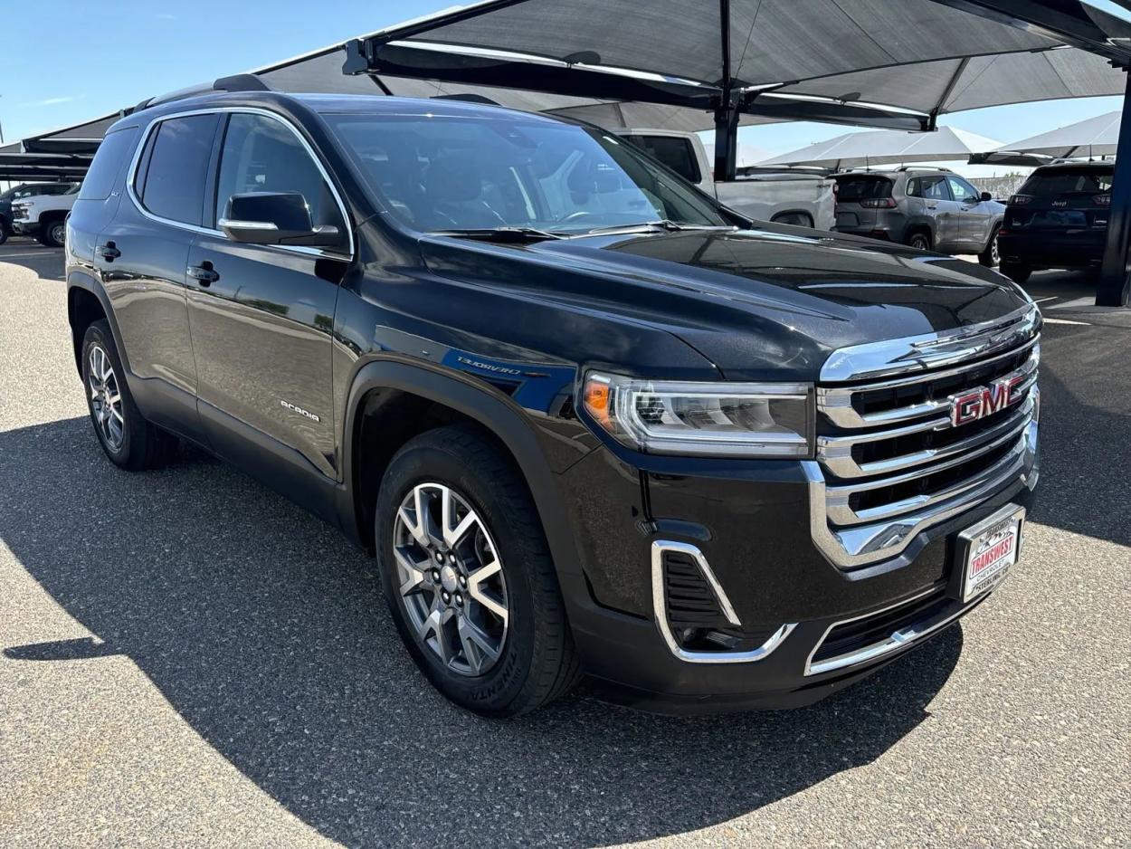 2023 GMC Acadia SLT | Photo 6 of 24