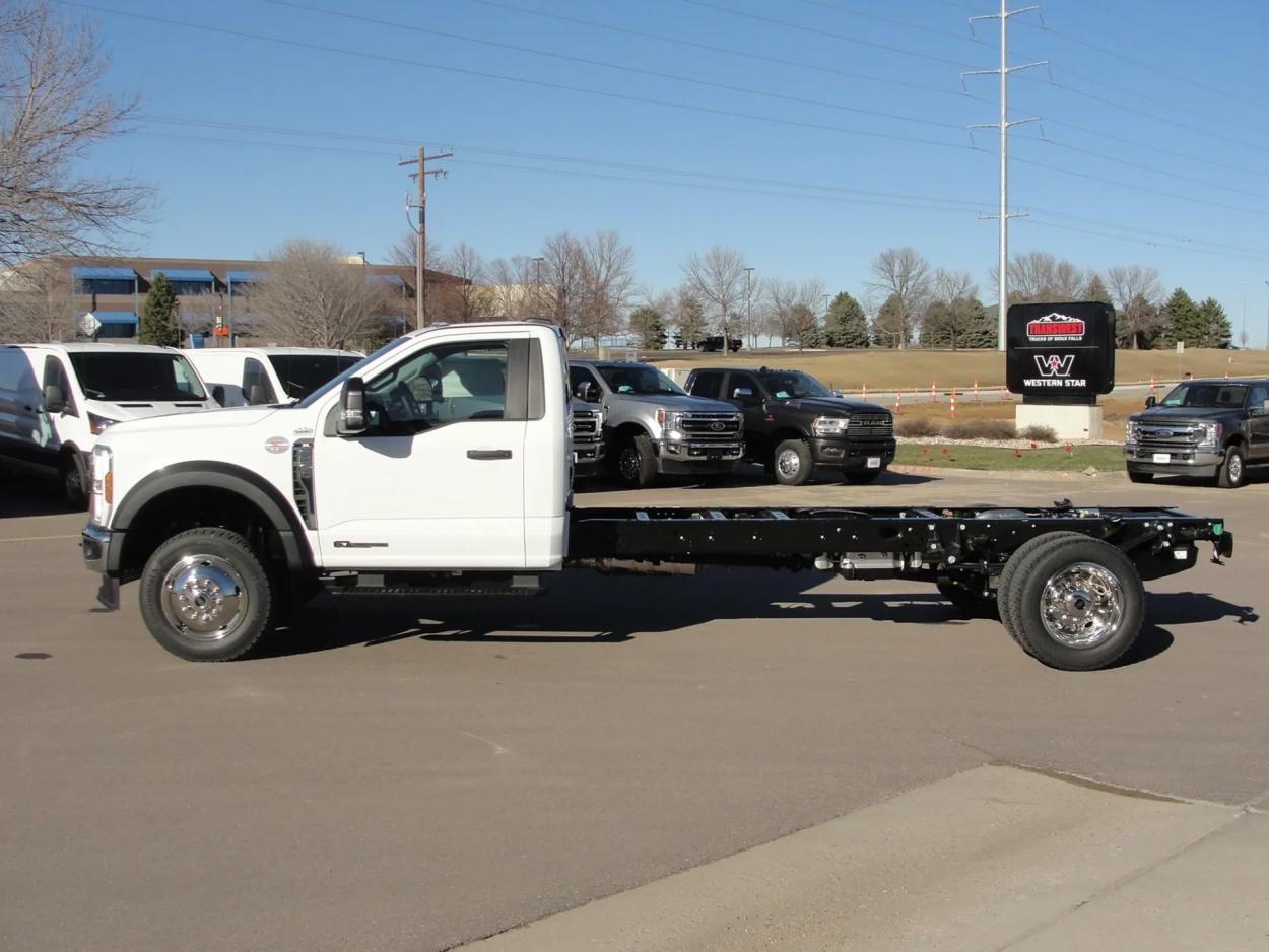 2024 Ford F-550 | Photo 2 of 11