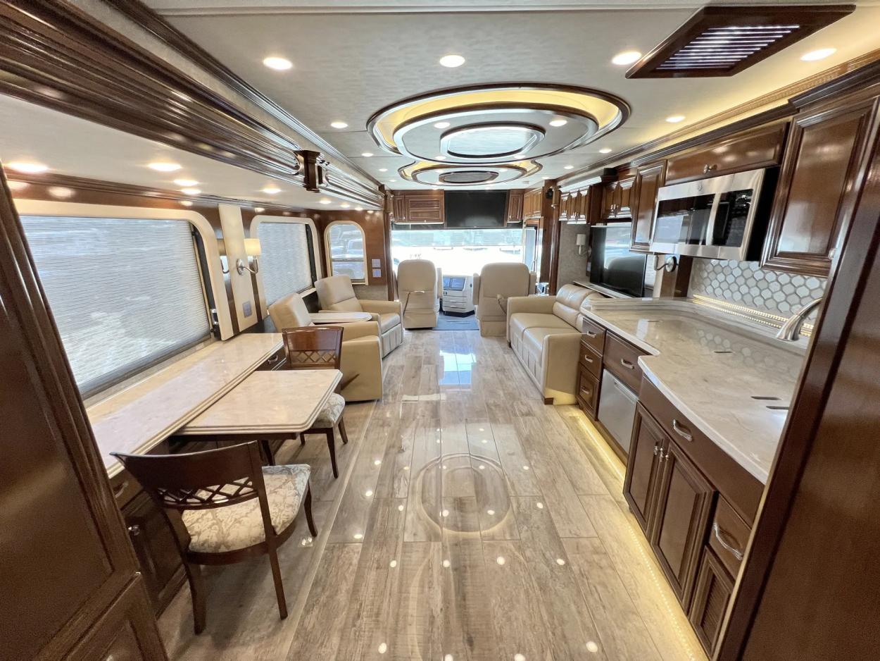 2019 Newmar Essex 4551 | Photo 4 of 34