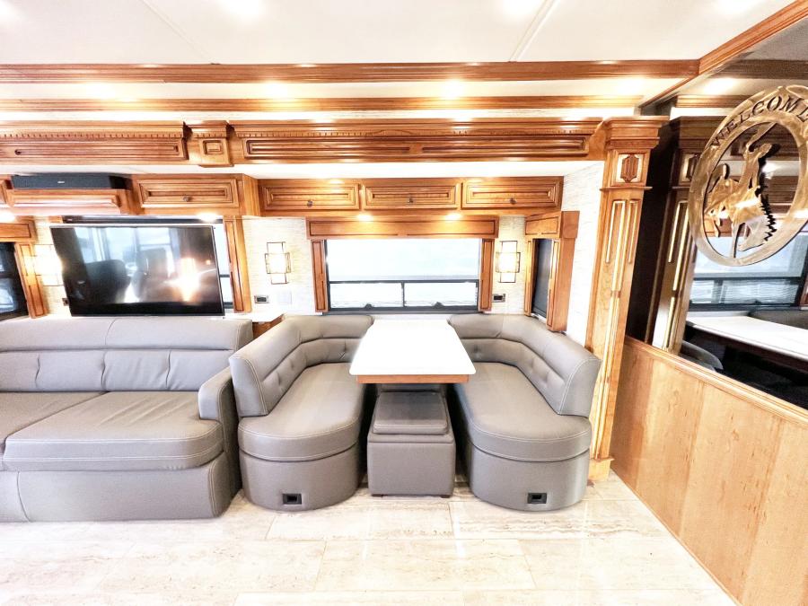 2019 Newmar Dutch Star 4363 | Photo 8 of 31