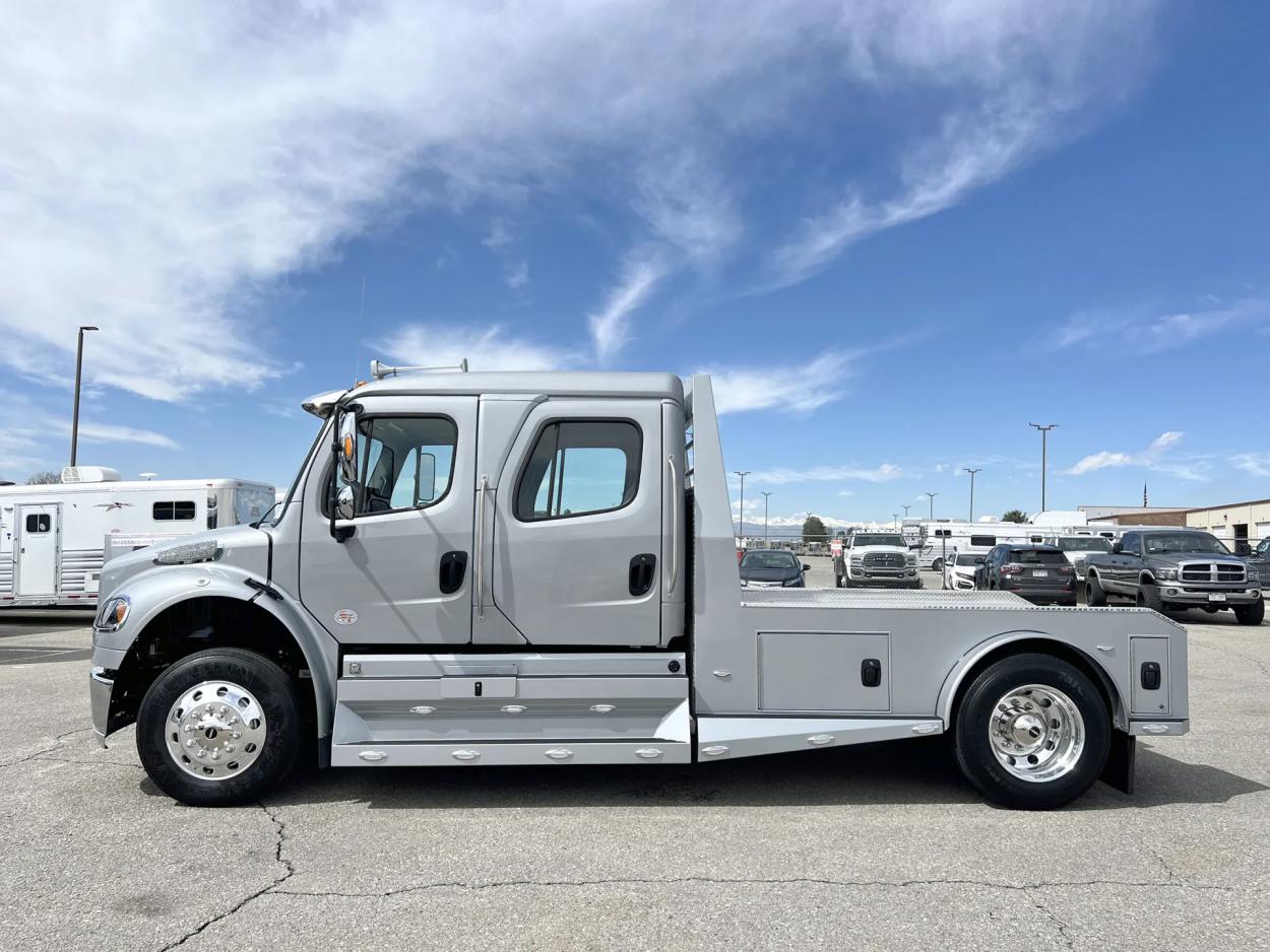 2024 Freightliner M2 106 Summit Hauler | Photo 3 of 27