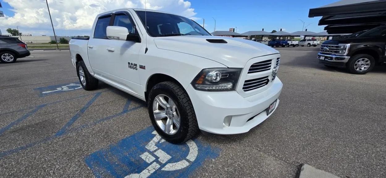 2014 RAM 1500 | Photo 4 of 32