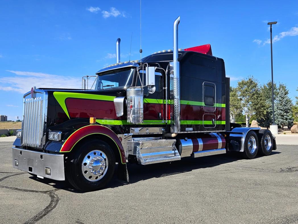 2022 Kenworth W900 