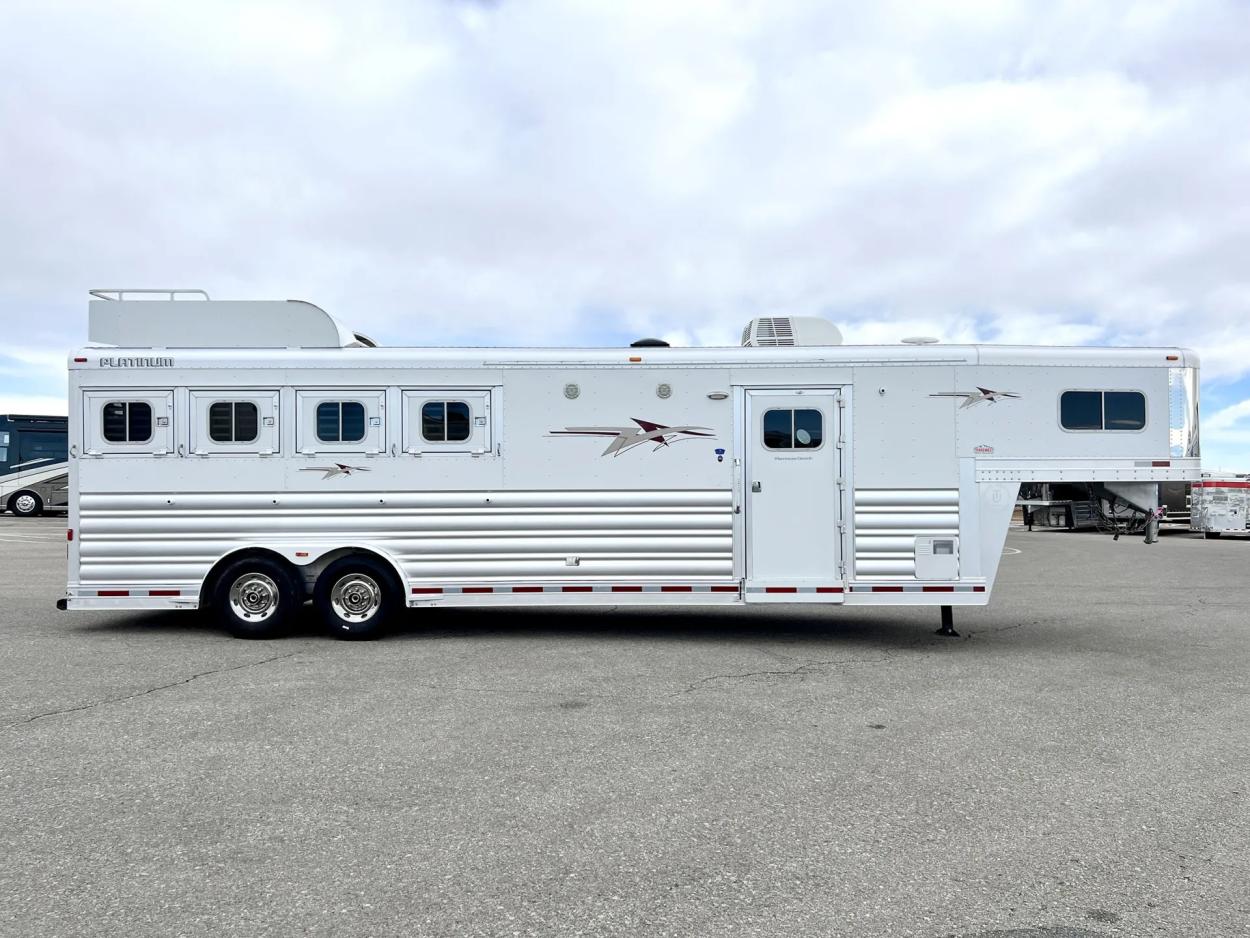 2015 Platinum Coach 4HGNLQ | Photo 2 of 25