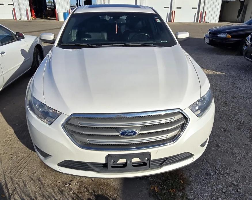 2013 Ford Taurus | Photo 1 of 3