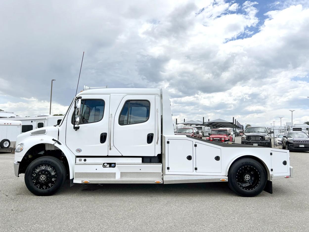 2018 Freightliner M2 106 Summit Hauler | Photo 3 of 23