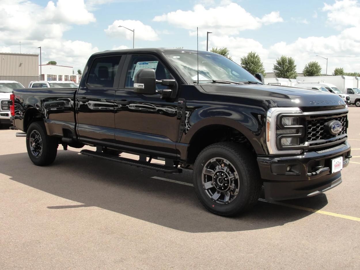 2024 Ford F-250 | Photo 7 of 14