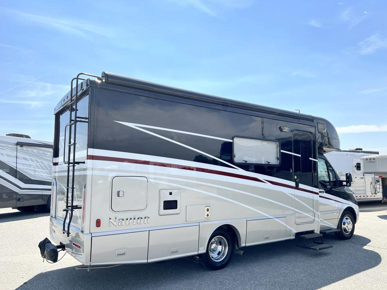 2022 Winnebago Navion 24D | Photo 21 of 24