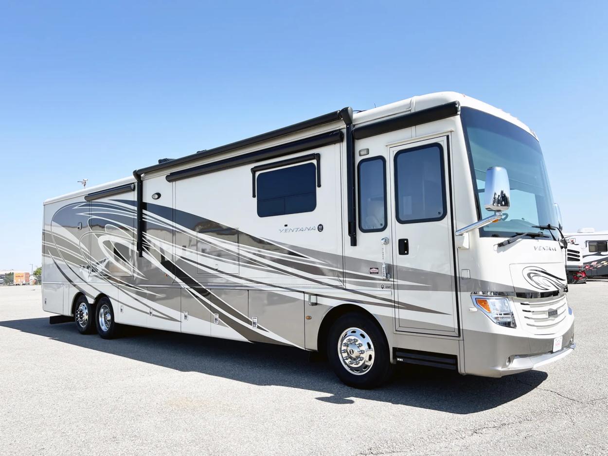 2018 Newmar Ventana 4369 | Photo 1 of 33