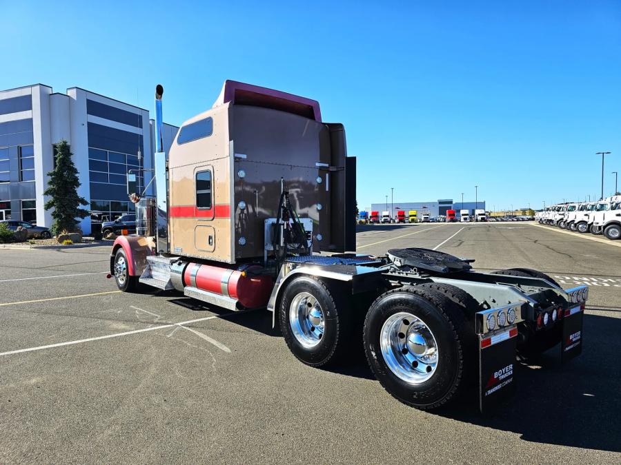 2022 Kenworth W900 | Photo 9 of 31