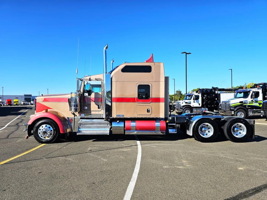 2022 Kenworth W900 | Photo 12 of 31