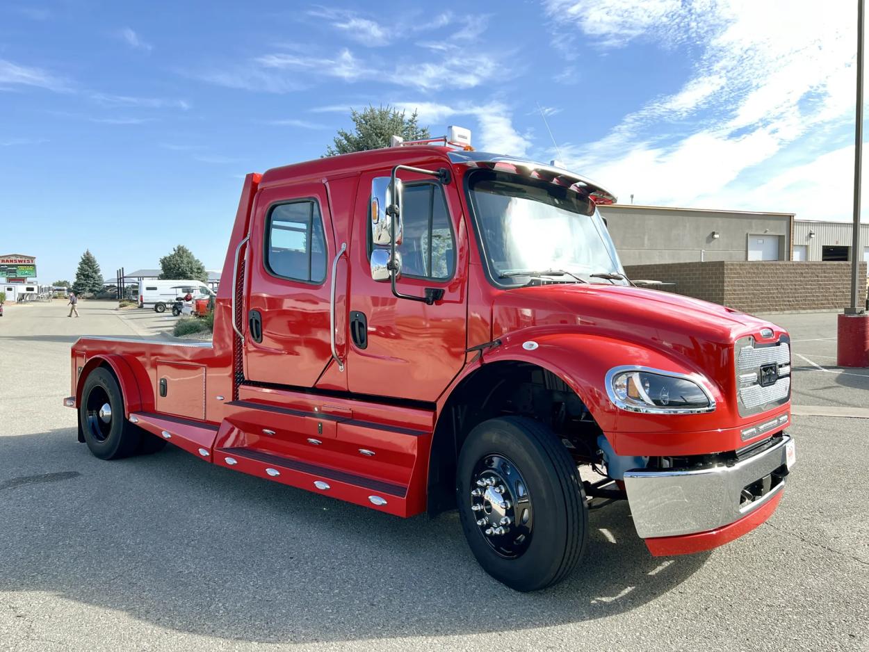 2024 Freightliner M2 106 Summit Hauler | Photo 24 of 25