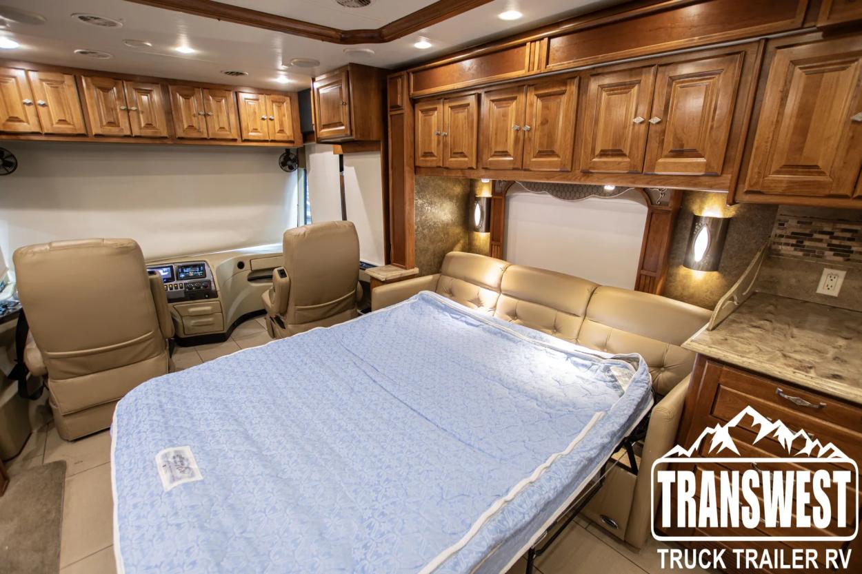 2014 Tiffin Phaeton 40 QTH | Photo 13 of 21