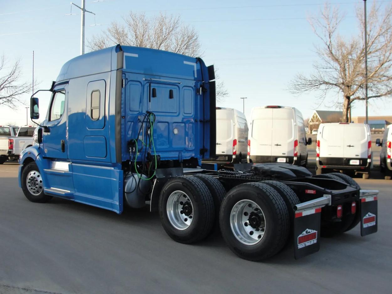 2024 Western Star 57X | Photo 3 of 17