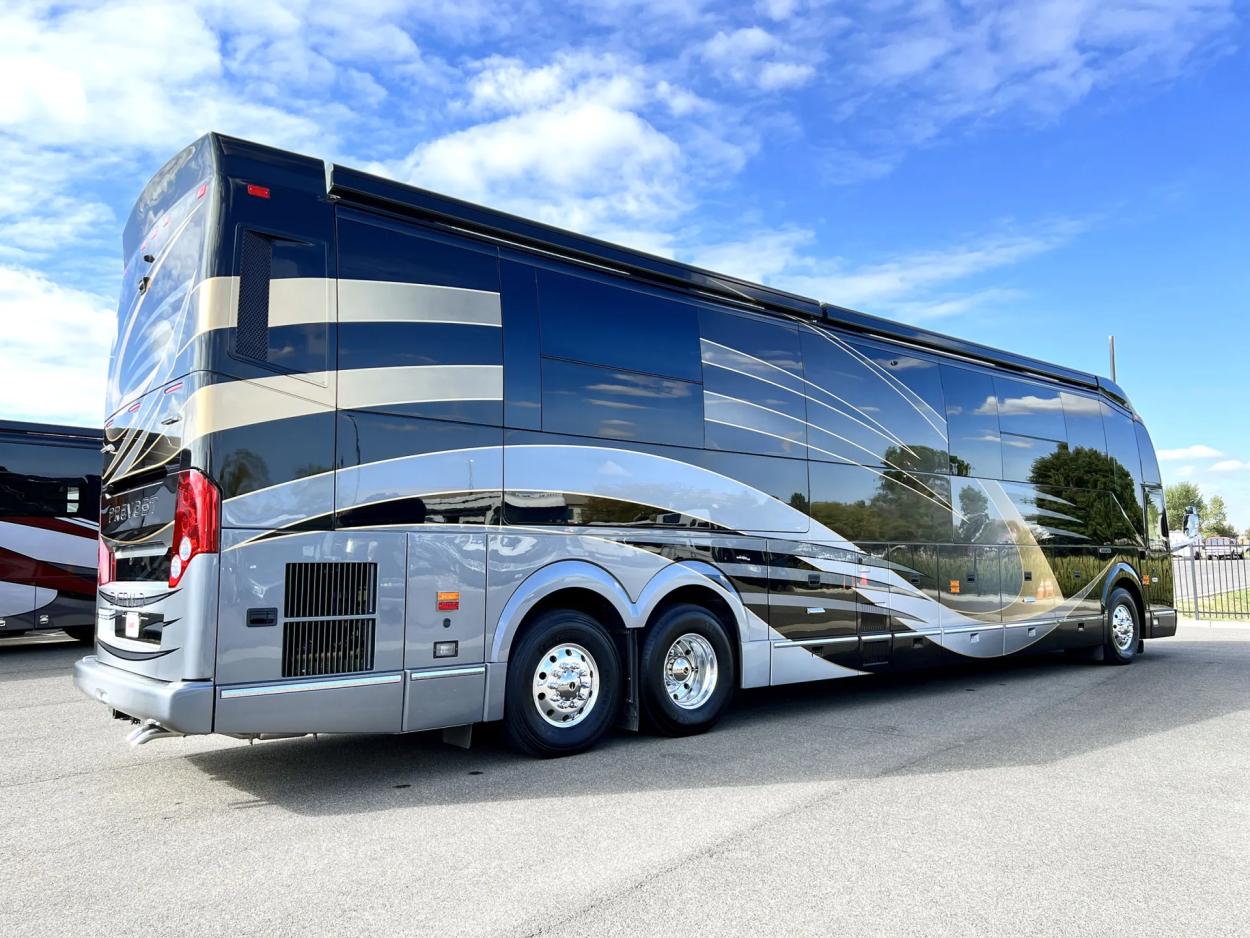 2023 Emerald Prevost H3-45 | Photo 28 of 47