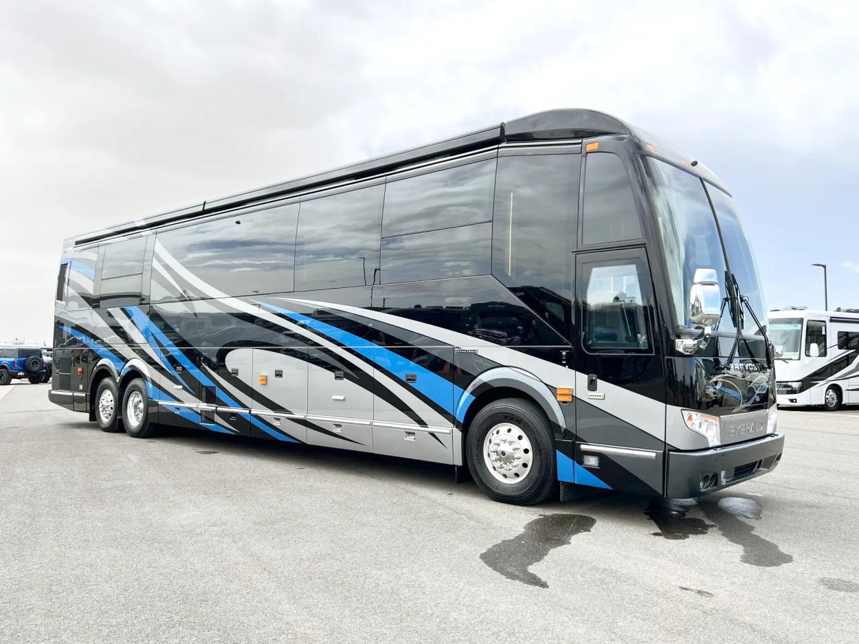 2023 Emerald Prevost H3-45