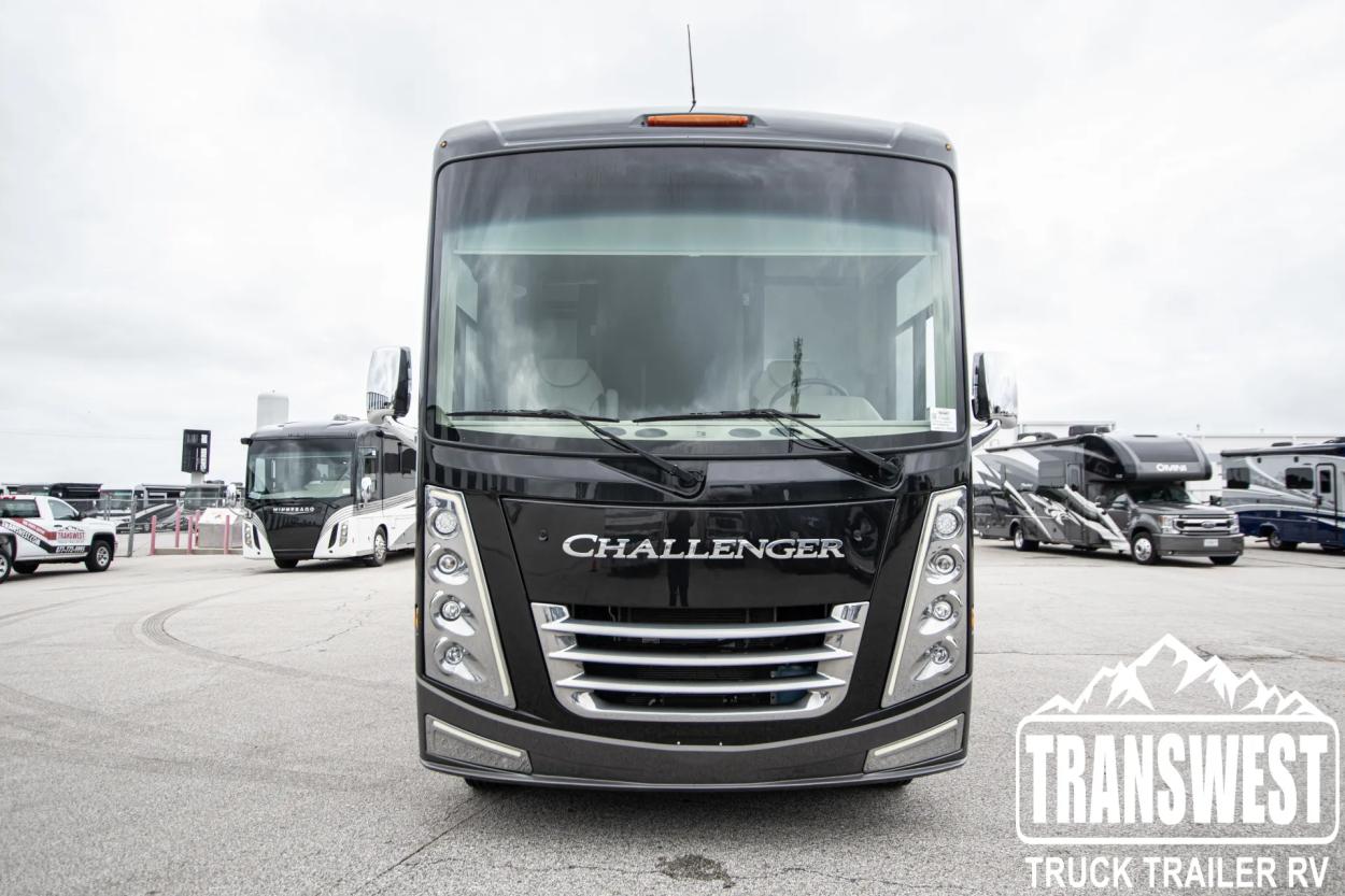 2022 Thor Challenger 37FH | Photo 4 of 25