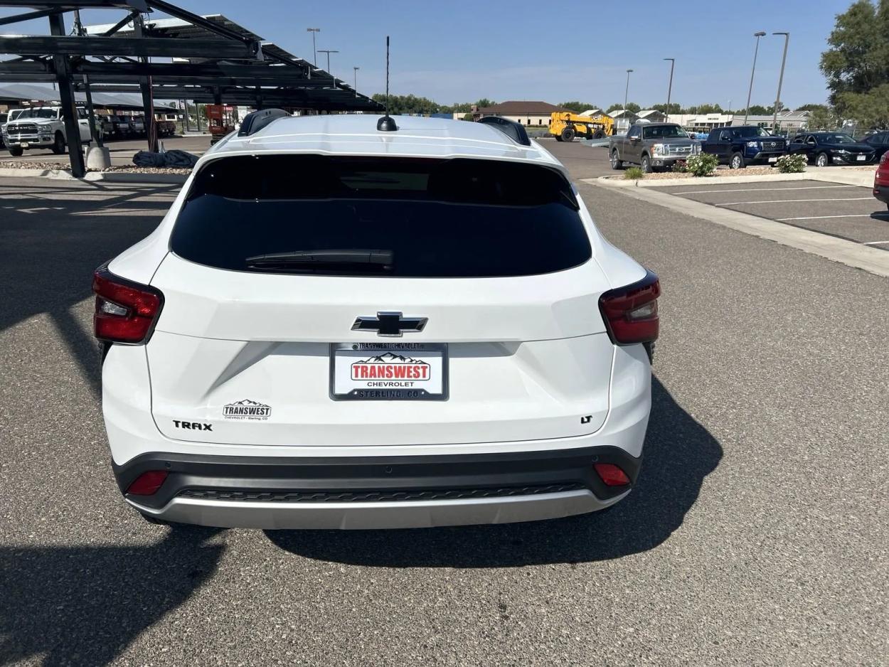 2025 Chevrolet Trax LT | Photo 3 of 22