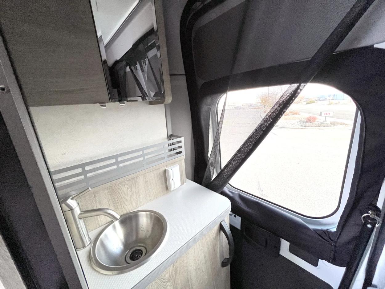 2024 Winnebago Solis Pocket 36B | Photo 7 of 10