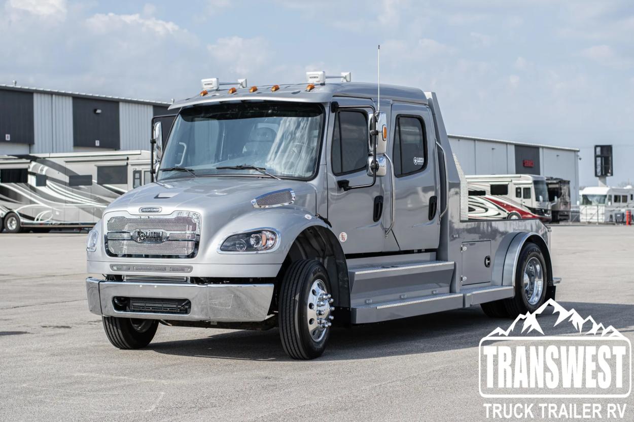 2023 Freightliner M2 106 Laredo | Photo 5 of 29