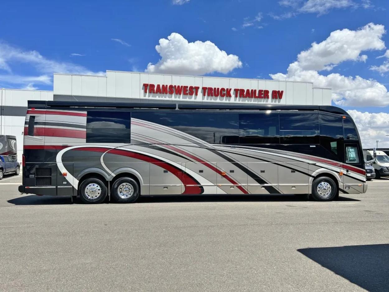 2020 Emerald Prevost H3-45 | Photo 3 of 40