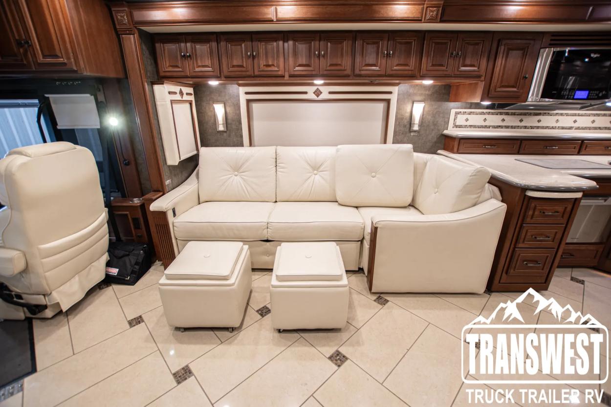 2015 Winnebago Tour 42 QD | Photo 8 of 24